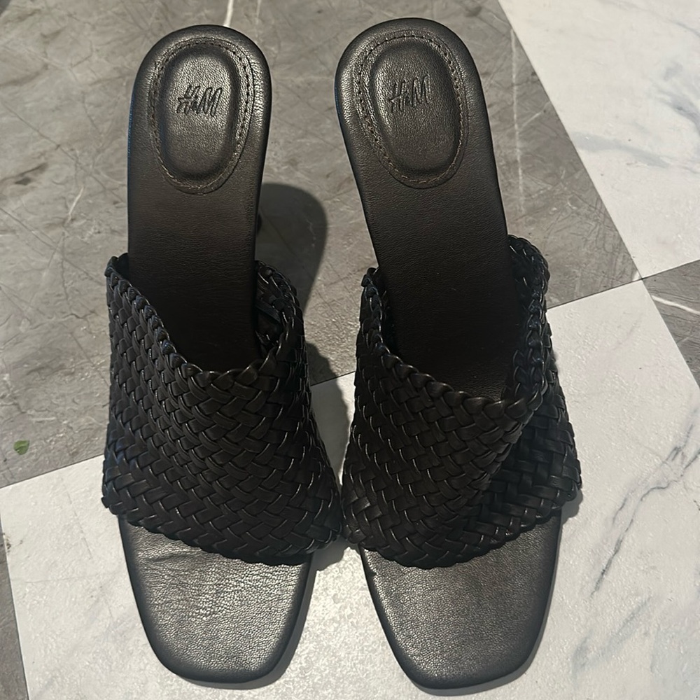 HM woven heels